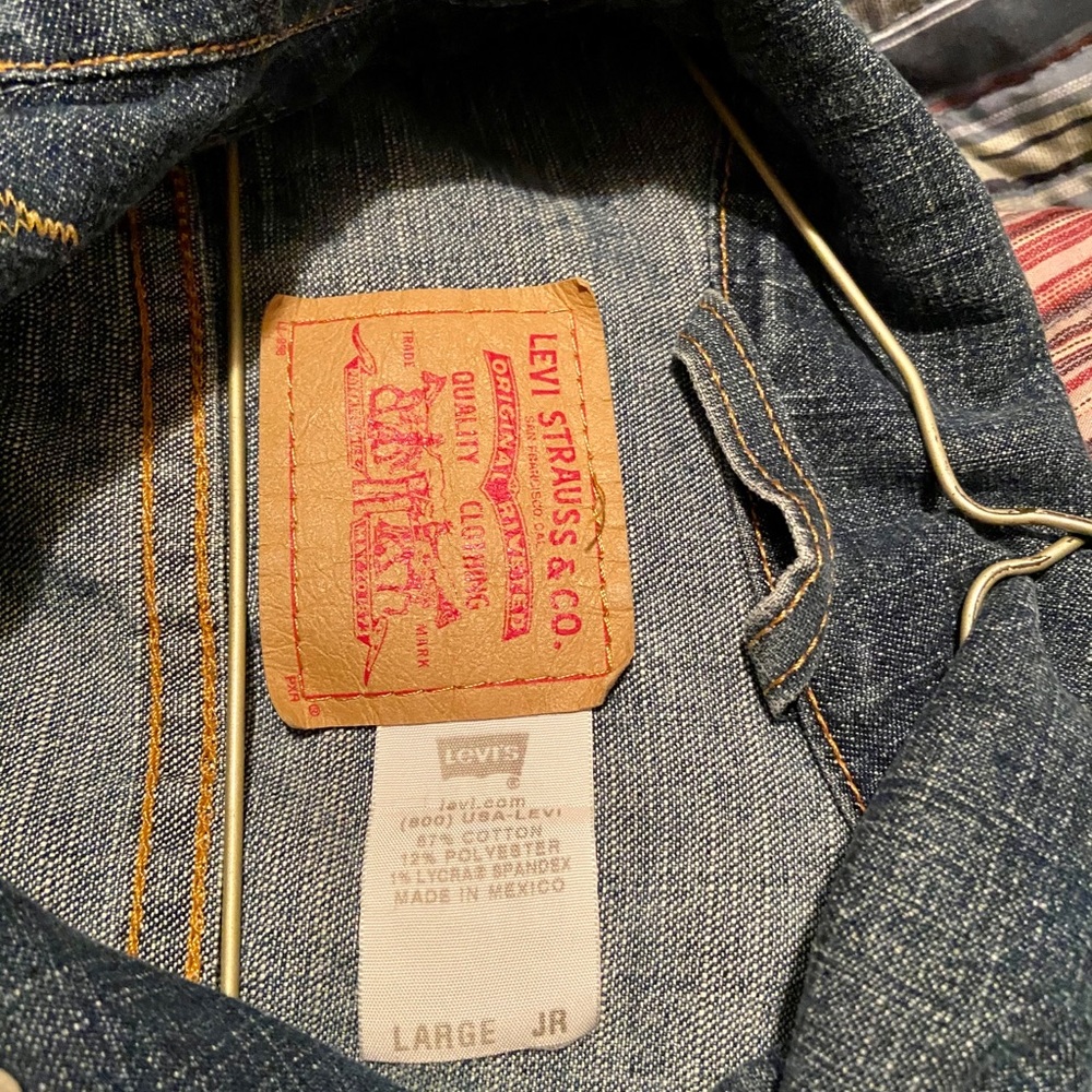 Levi’s Jean jacket - Picture 3 of 3